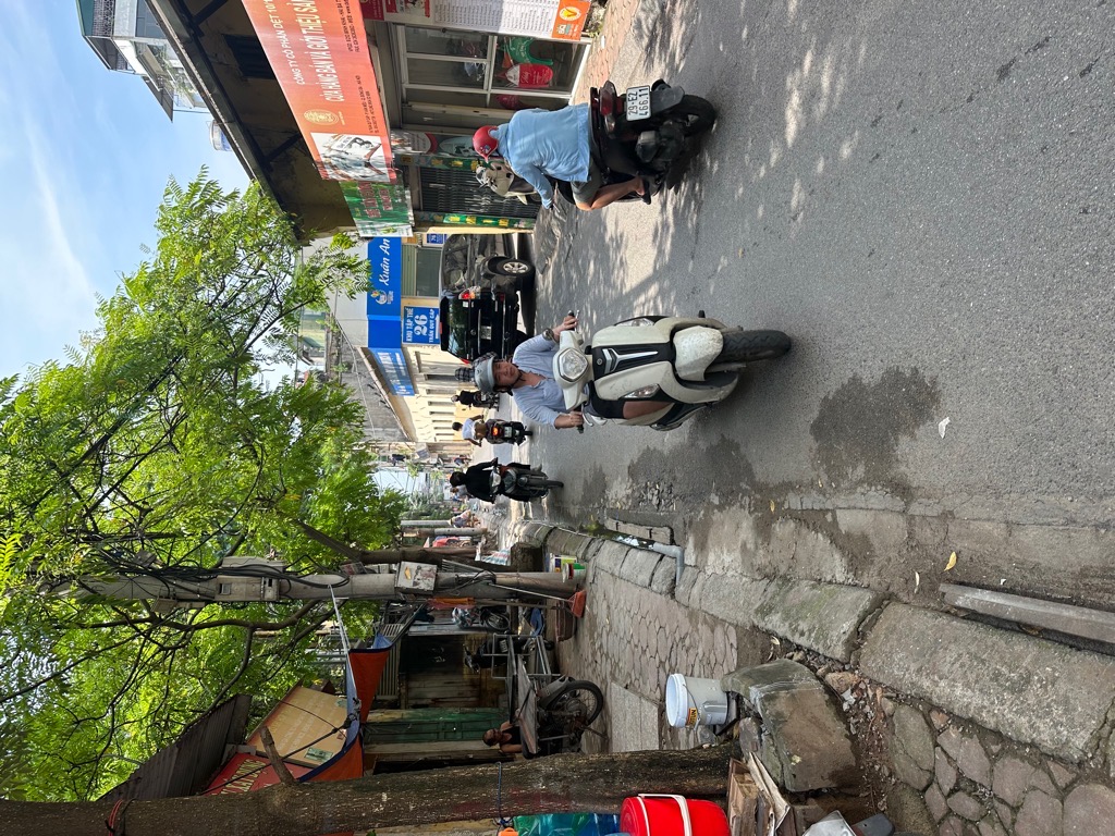 Bán nhà Trần Quý Cáp - diện tích 19m2 3 tầng - mặt phố kinh doanh sầm uất - giá 4,6 tỷ