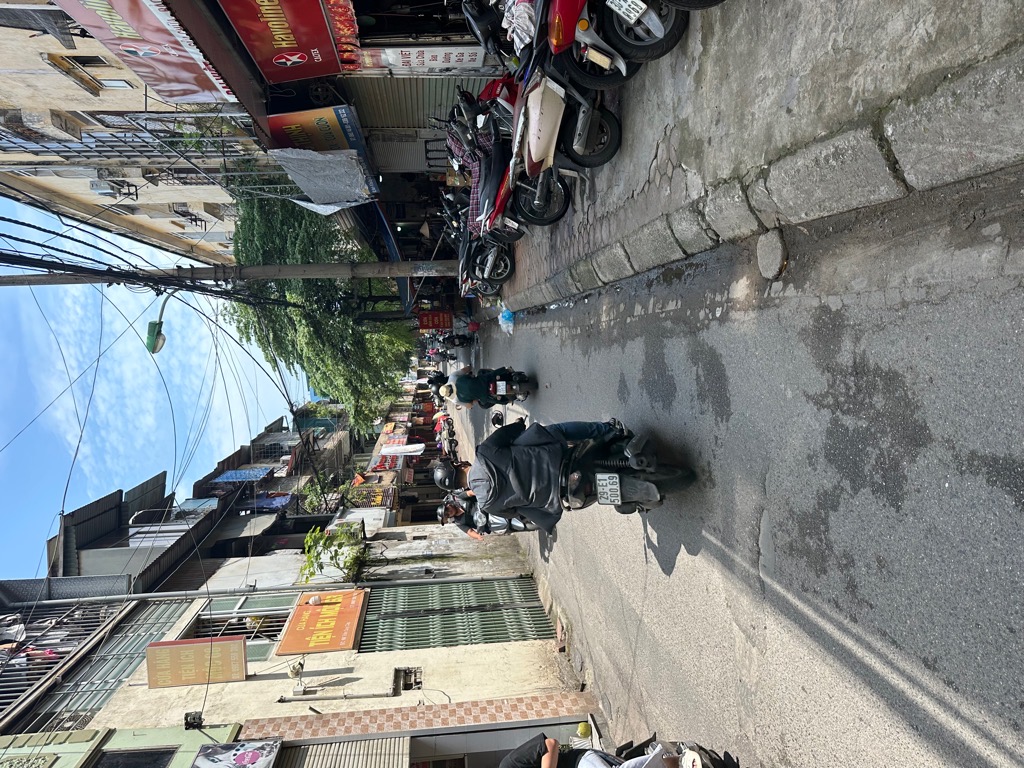 Bán nhà Trần Quý Cáp - diện tích 19m2 3 tầng - mặt phố kinh doanh sầm uất - giá 4,6 tỷ