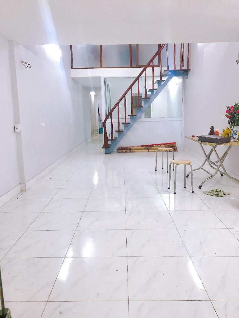 Bán nhà Giải Phóng - diện tích 90m2 2 tầng - Ô tô tránh - giá 7,3 tỷ