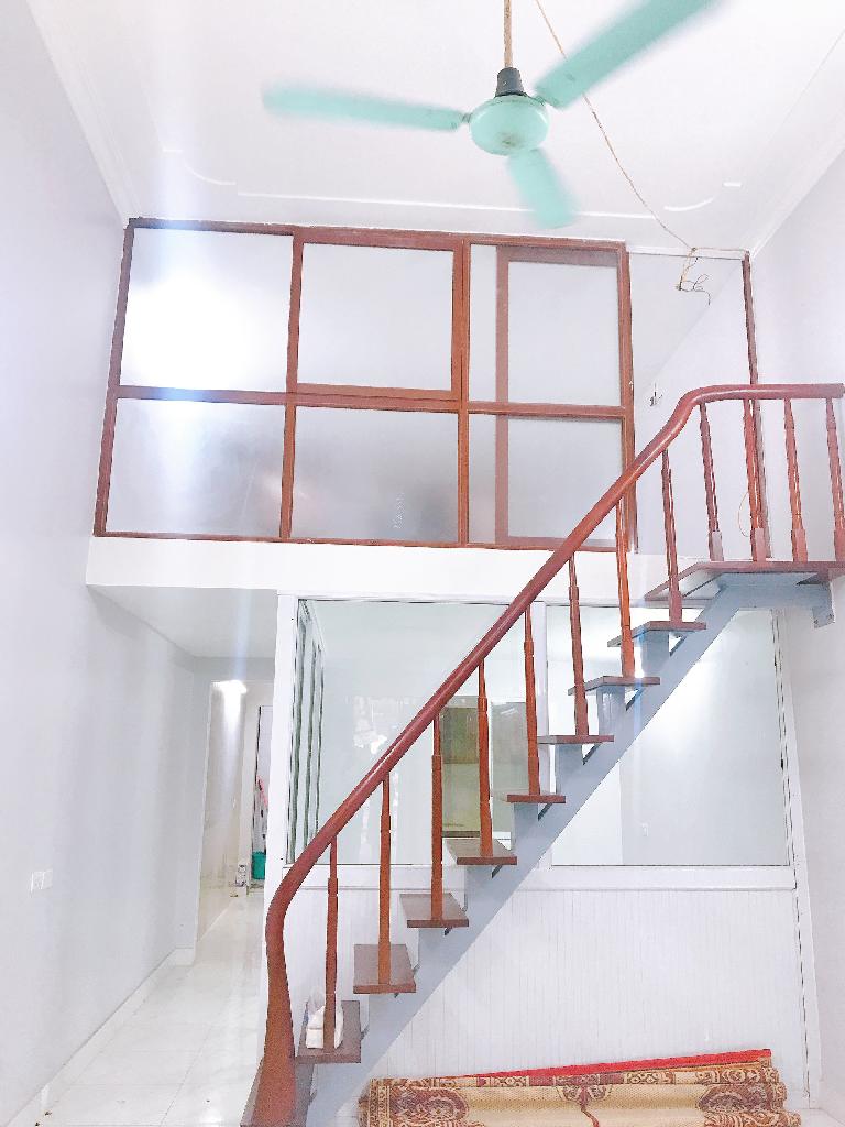 Bán nhà Giải Phóng - diện tích 90m2 2 tầng - Ô tô tránh - giá 7,3 tỷ