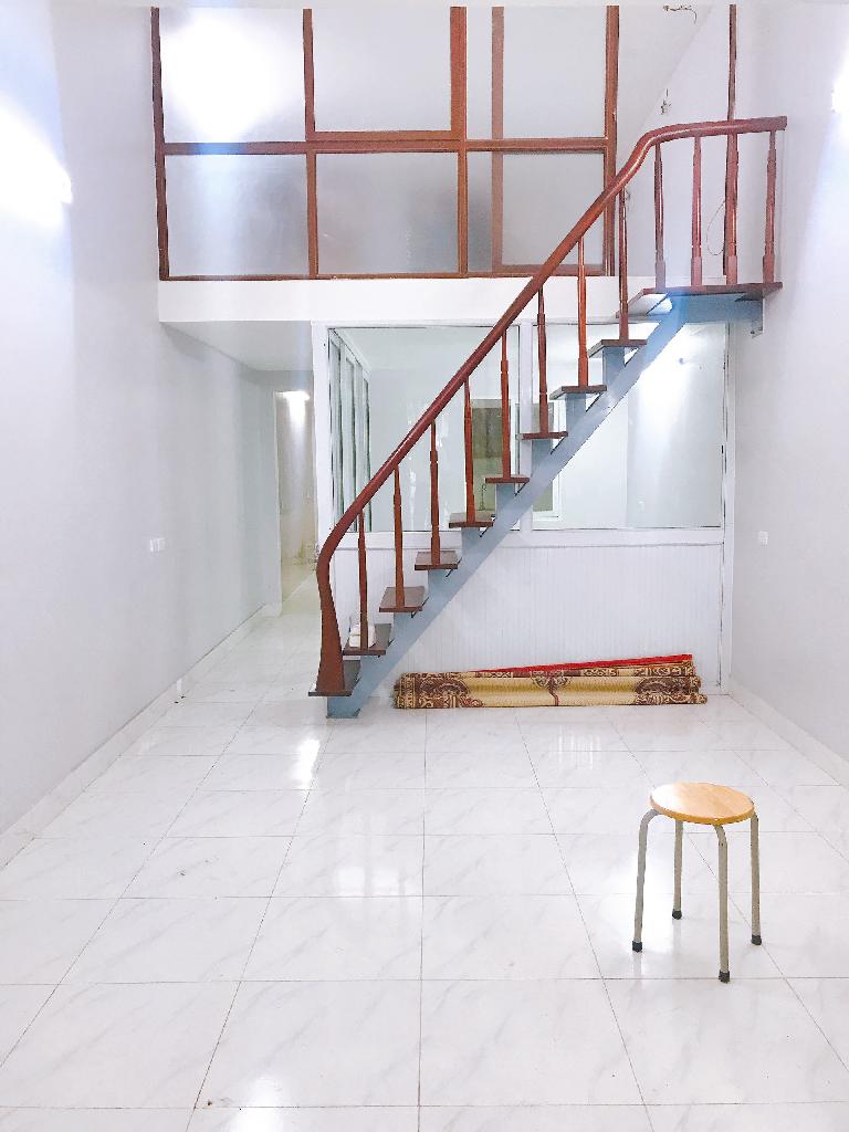 Bán nhà Giải Phóng - diện tích 90m2 2 tầng - Ô tô tránh - giá 7,3 tỷ