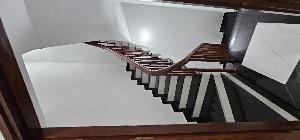 Bán nhà Ngõ Quỳnh - diện tích 40m2 4 tầng - Lô góc, ô tô nhỏ vào được - giá 12 tỷ