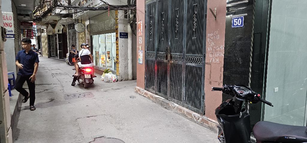 Bán nhà Ngõ Quỳnh - diện tích 40m2 4 tầng - Lô góc, ô tô nhỏ vào được - giá 12 tỷ