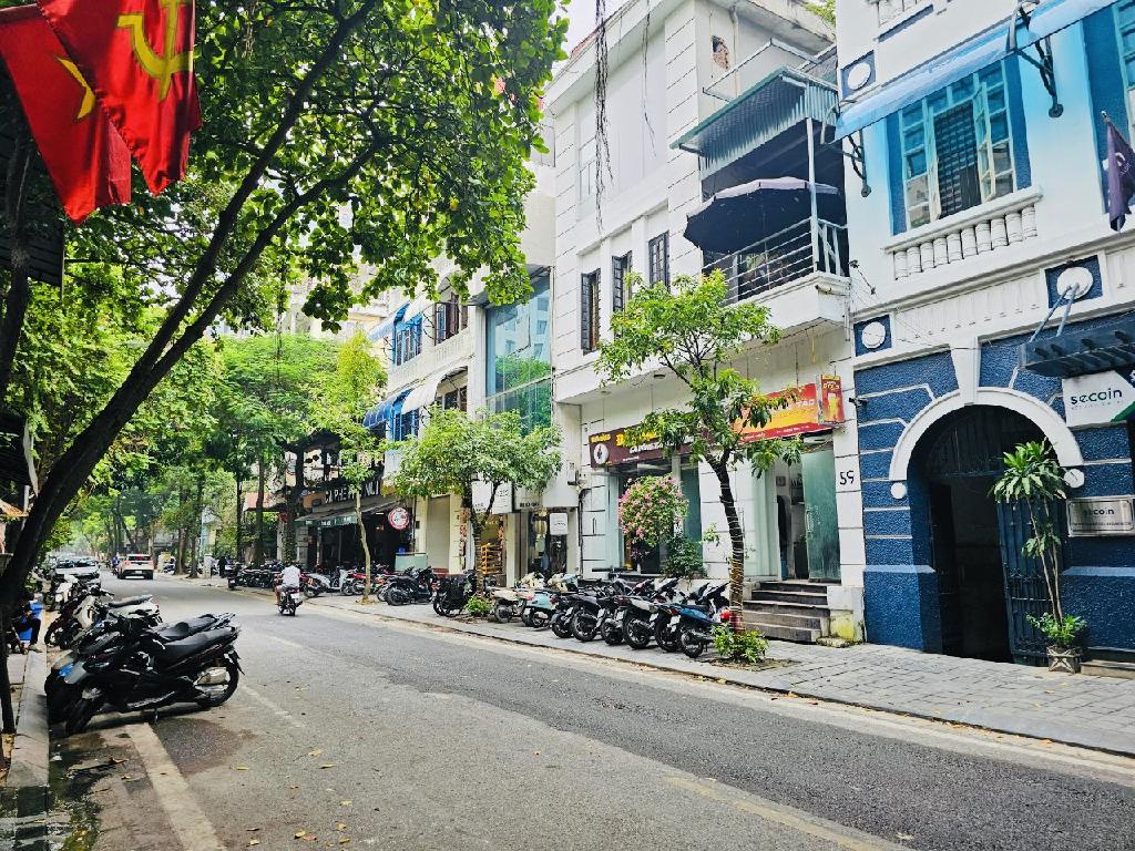 Bán nhà Hàng Chuối - diện tích 45m2 3 tầng - Nhà đẹp hiếm có - giá 13,5 tỷ