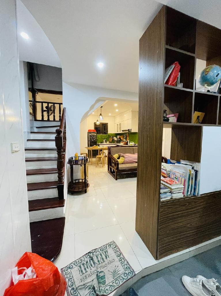 Bán nhà Hàng Chuối - diện tích 45m2 3 tầng - Nhà đẹp hiếm có - giá 13,5 tỷ