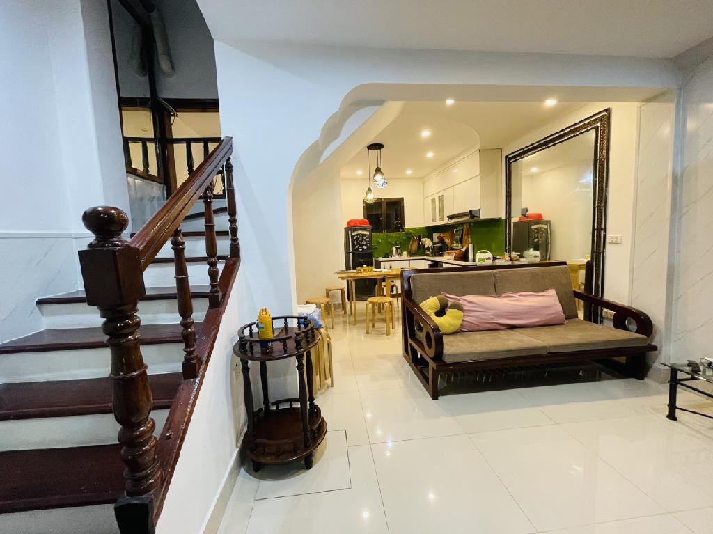 Bán nhà Hàng Chuối - diện tích 45m2 3 tầng - Nhà đẹp hiếm có - giá 13,5 tỷ