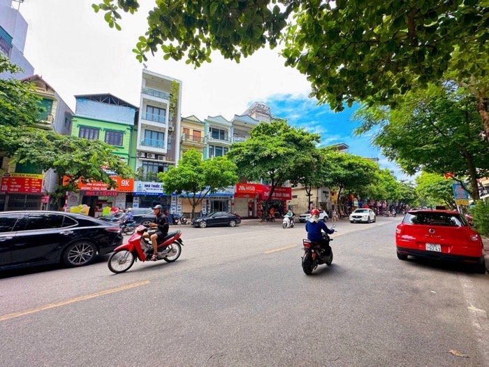 Bán nhà mặt phố Ngọc Lâm 275m2, mặt tiền 6.6m, Giá 72.5 tỷ