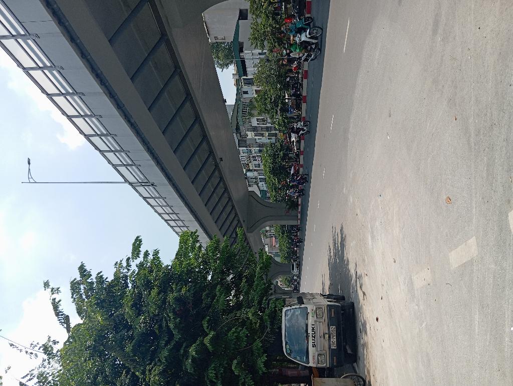 Bán nhà Hòa Bình 2 - diện tích 71m2 5 tầng - Nhà trung tâm, gần phố - giá 16,3 tỷ