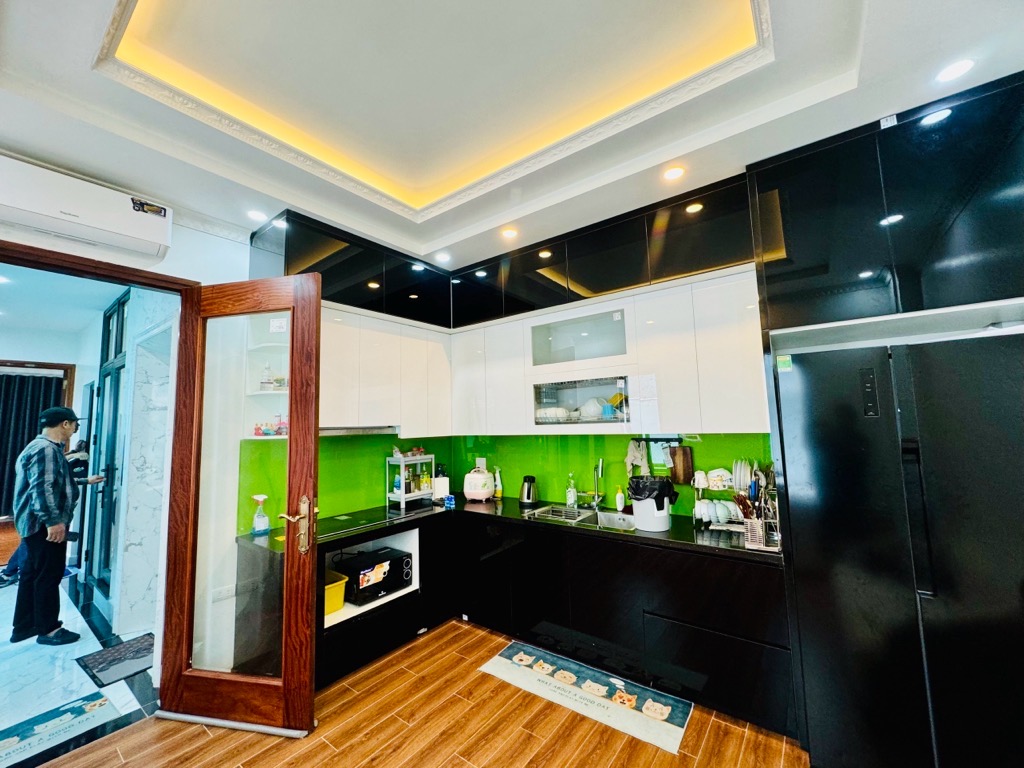 Bán nhà Nguyễn Chính - diện tích 47.6m2 6 tầng - Ô tô tránh - giá 17,99 tỷ