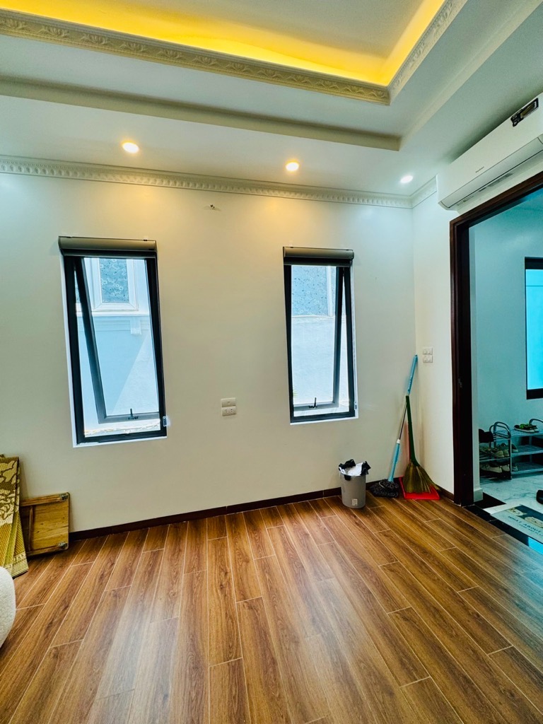 Bán nhà Nguyễn Chính - diện tích 47.6m2 6 tầng - Ô tô tránh - giá 17,99 tỷ