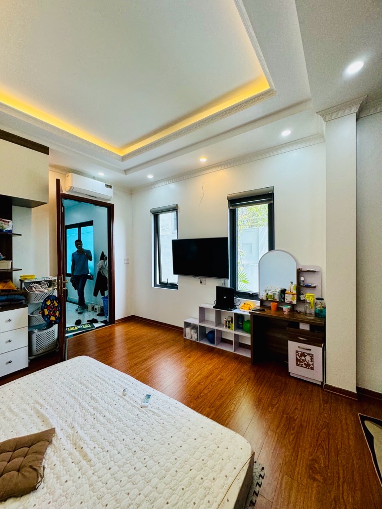 Bán nhà Nguyễn Chính - diện tích 47.6m2 6 tầng - Ô tô tránh - giá 17,99 tỷ