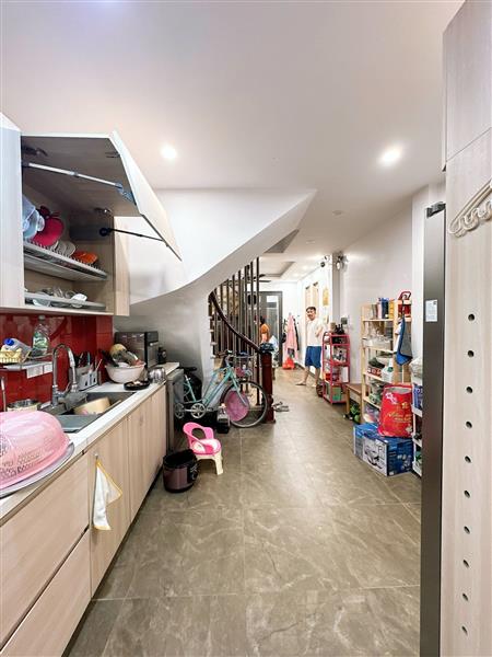 Bán nhà Kim Giang - diện tích 40m2 5 tầng - Ô tô chỉ 10 mét - giá 9,8 tỷ