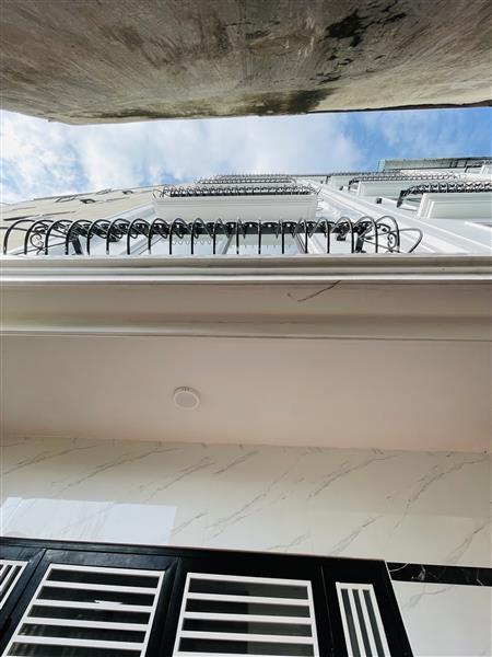 Bán nhà Thuý Lĩnh - diện tích 30m2 6 tầng - Ô TÔ ĐỖ CỔNG - giá 7,6 tỷ