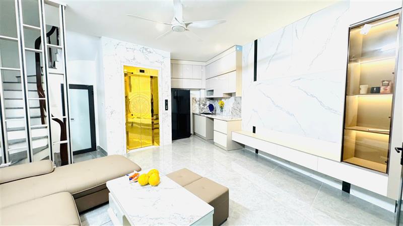 Bán nhà Trần Khát Chân - diện tích 41m2 5 tầng - Thang Máy Gần Phố - giá 13,6 tỷ